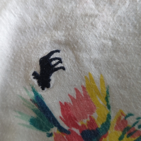 Abercrombie T shirt size 13/14 girls - Picture 4 of 4